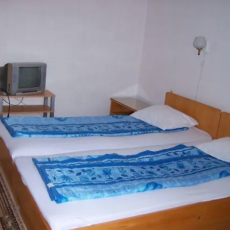 Kostandara بوموري