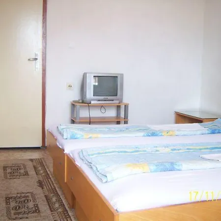Kostandara بيت ضيافة 3*