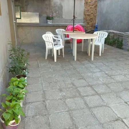 بيت ضيافة Kostandara 3*